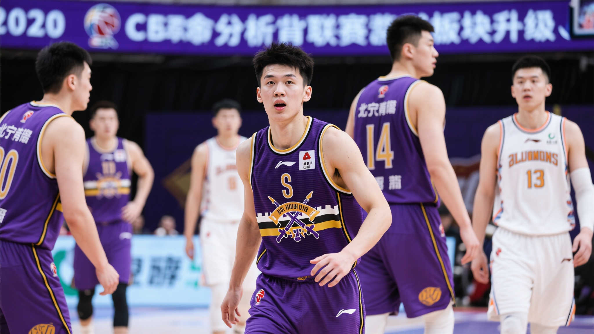 分析背景 北控急需板块升级
近年来，CBA联赛竞